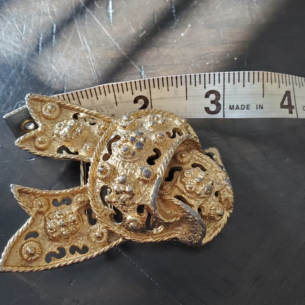 Mimi Di N 1989 Vintage Koi Fish Gold Tone Belt Buckle Set